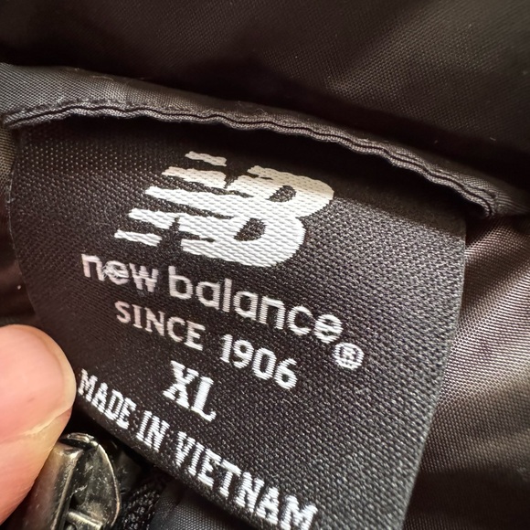 New Balance Black Puffer Vest Men Size XL Excellent Condition - Picture 5 of 6